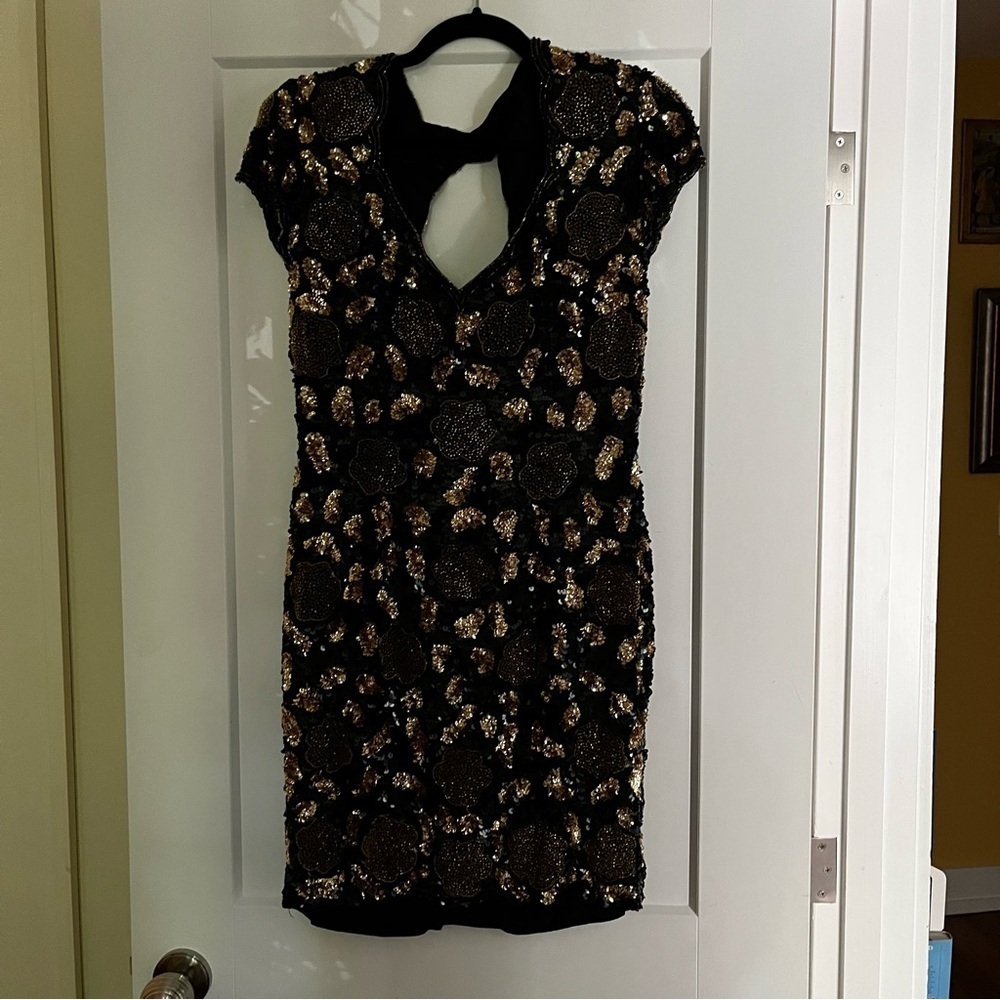 Vintage 💯 Silk Hand Beaded Scallop Neck Line Back Cutout Rosette Dress